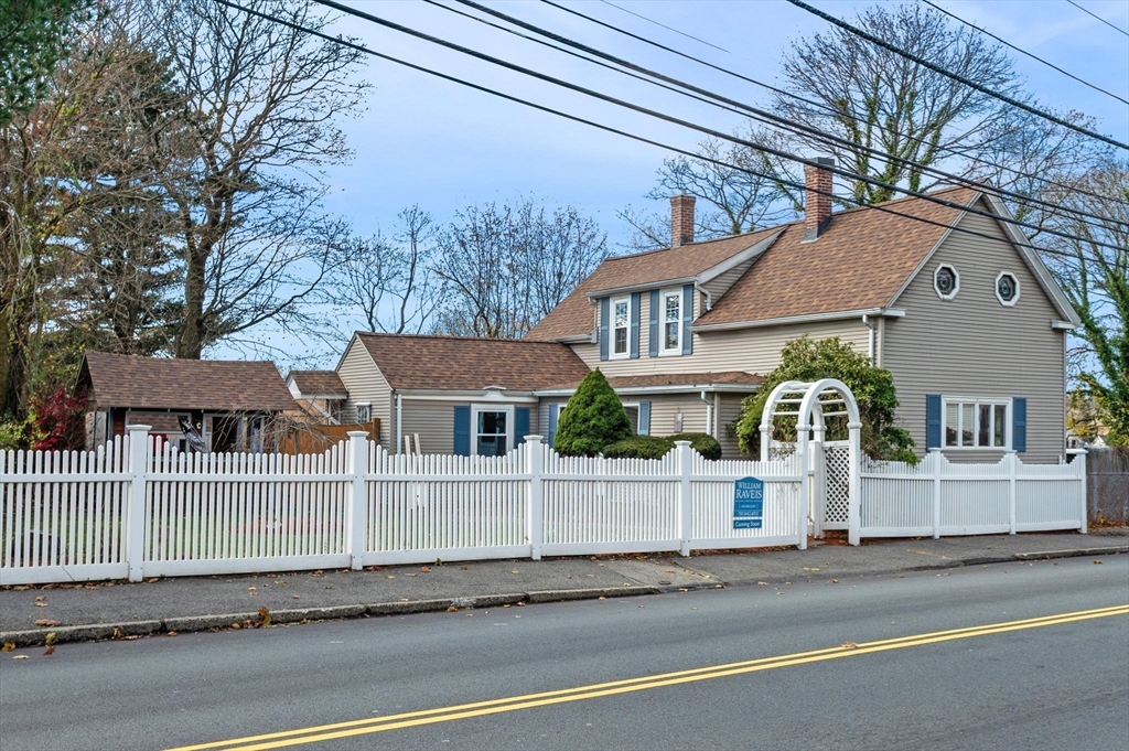 268 Walnut St., Lynn, Massachusetts, 2 Bedrooms Bedrooms, 7 Rooms Rooms,1 BathroomBathrooms,Residential,For Sale,Walnut St.,73457827