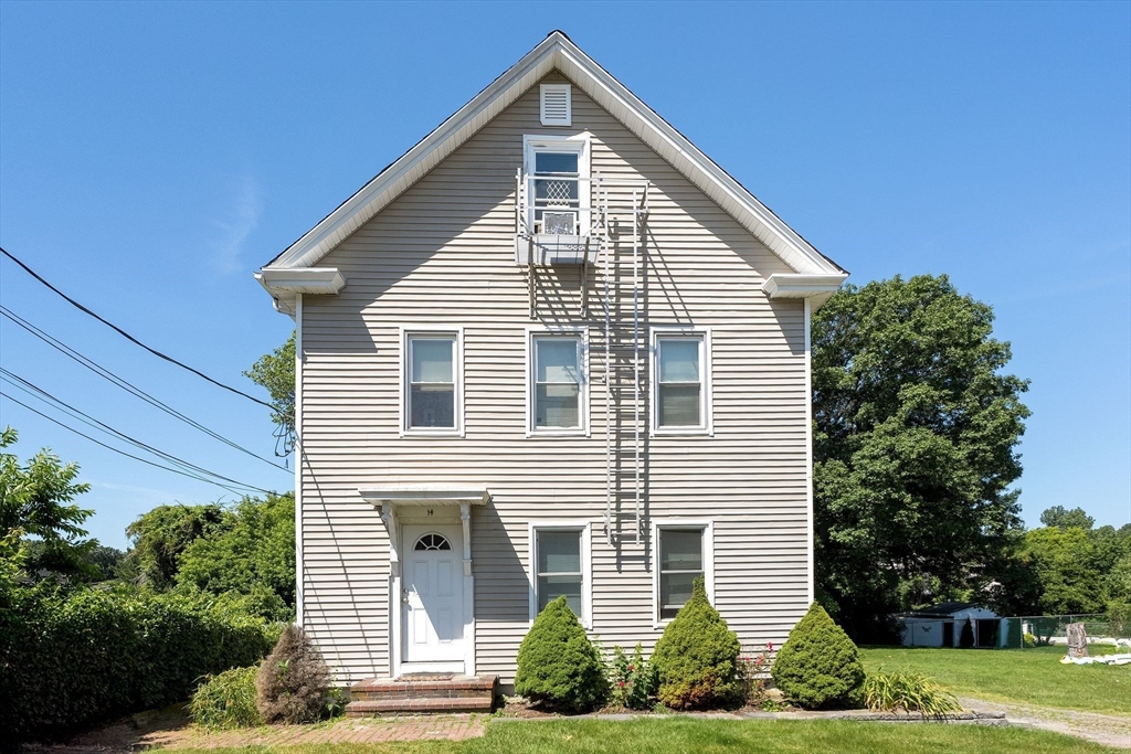 14 Crapo St, Taunton, Massachusetts, 7 Bedrooms Bedrooms, 15 Rooms Rooms,3 BathroomsBathrooms,Residential Income,For Sale,Crapo St,73402299