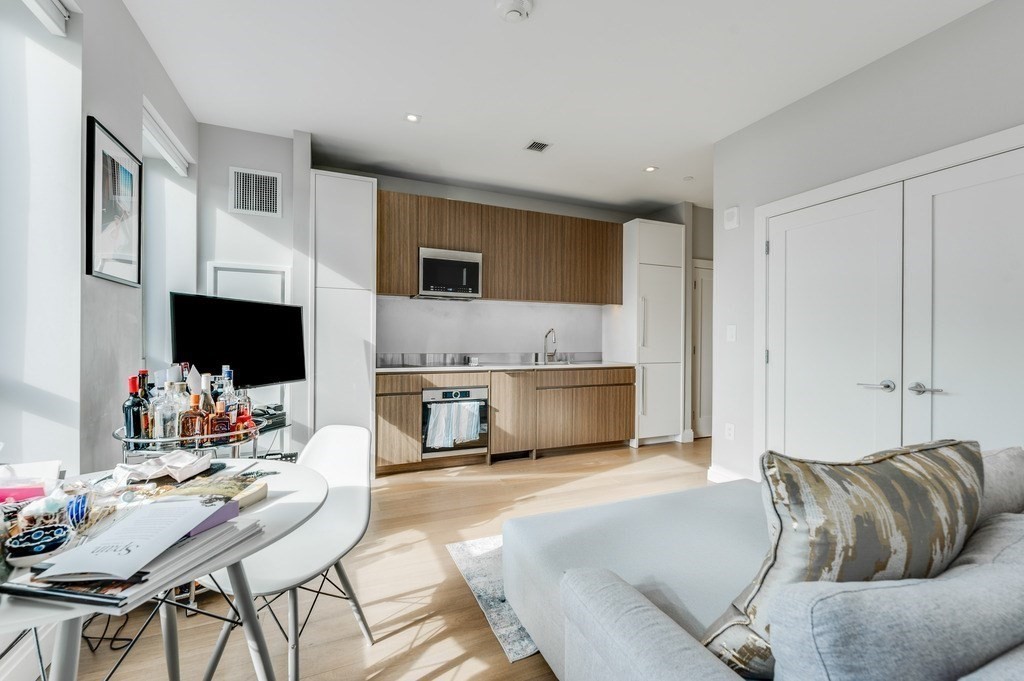 100 Shawmut, Boston, Massachusetts, 1 Bedroom Bedrooms, 4 Rooms Rooms,1 BathroomBathrooms,Residential Lease,For Rent,Shawmut,73457413