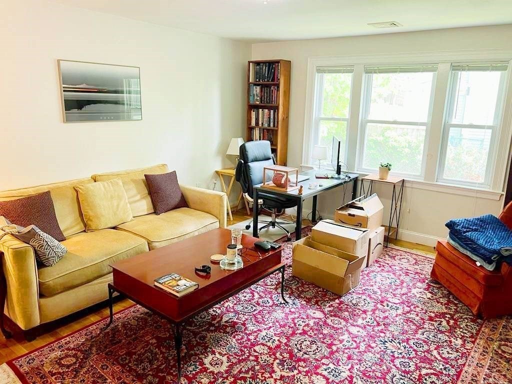 217 Bellevue Street, Newton, Massachusetts, 1 Bedroom Bedrooms, 4 Rooms Rooms,1 BathroomBathrooms,Residential Lease,For Rent,Bellevue Street,73402723