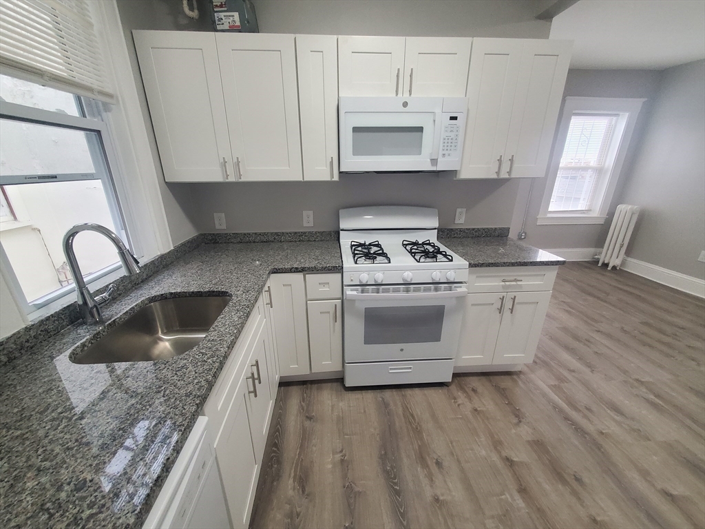 738 Washington Street, Norwood, Massachusetts, 1 Bedroom Bedrooms, 3 Rooms Rooms,1 BathroomBathrooms,Residential Lease,For Rent,Washington Street,73451900