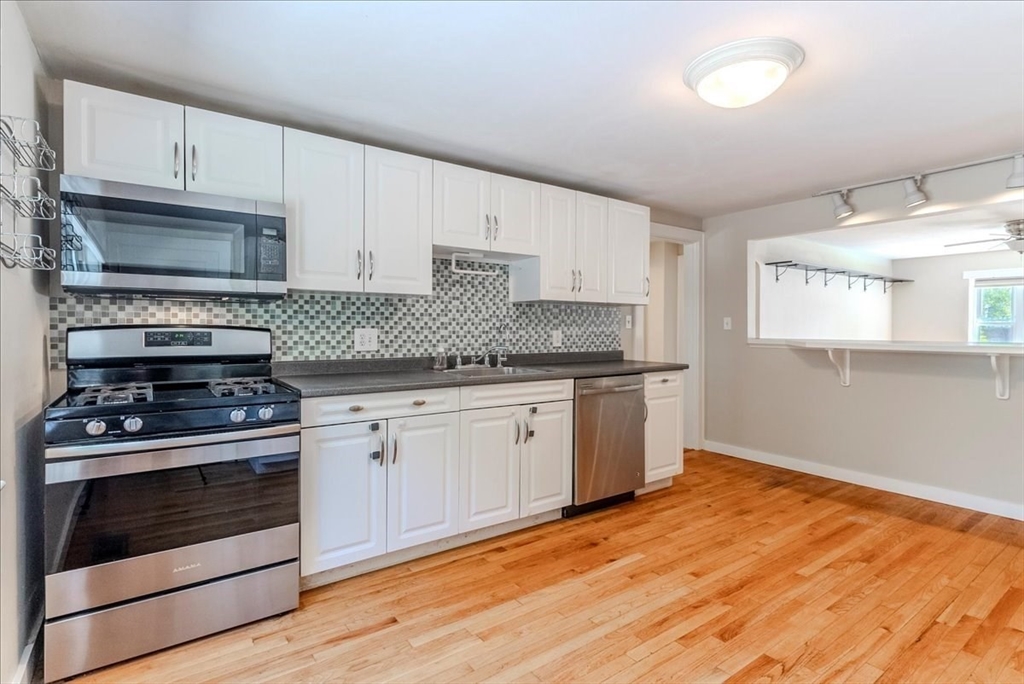 37 Aldrich Rd, Watertown, Massachusetts, 2 Bedrooms Bedrooms, 4 Rooms Rooms,1 BathroomBathrooms,Residential Lease,For Rent,Aldrich Rd,73400332