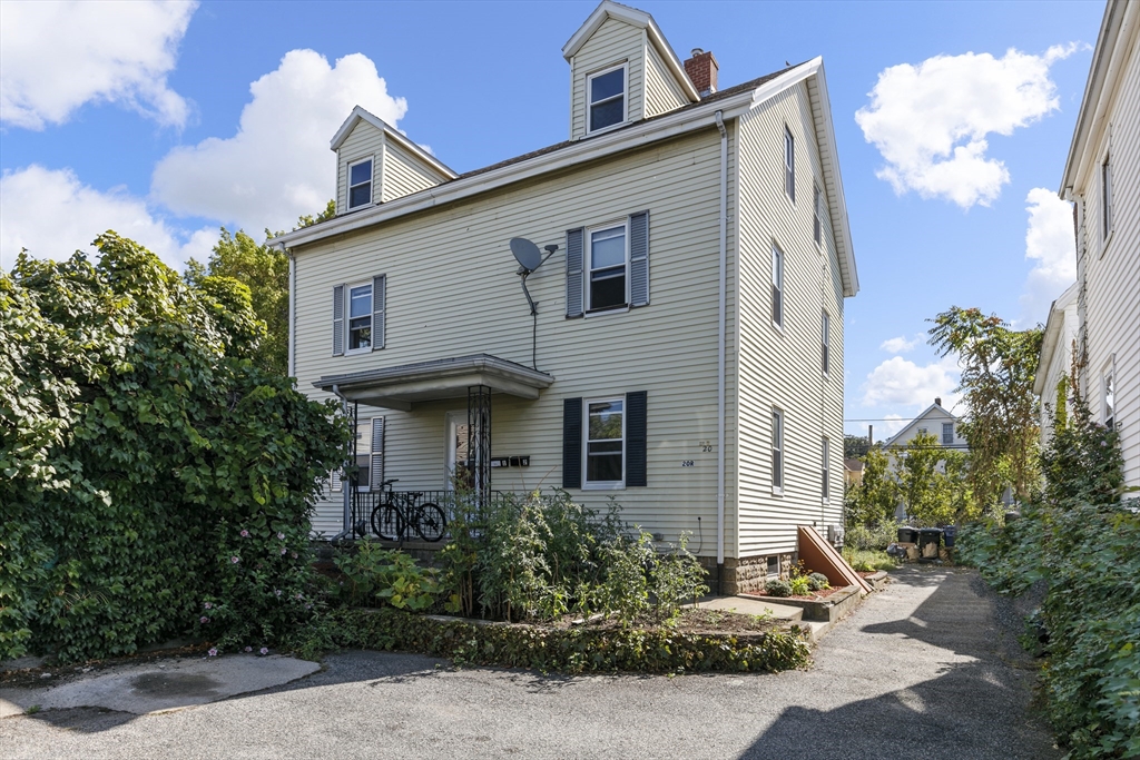 20-R Winship St., Boston, Massachusetts, 5 Bedrooms Bedrooms, 8 Rooms Rooms,2 BathroomsBathrooms,Residential Lease,For Rent,Winship St.,73387703