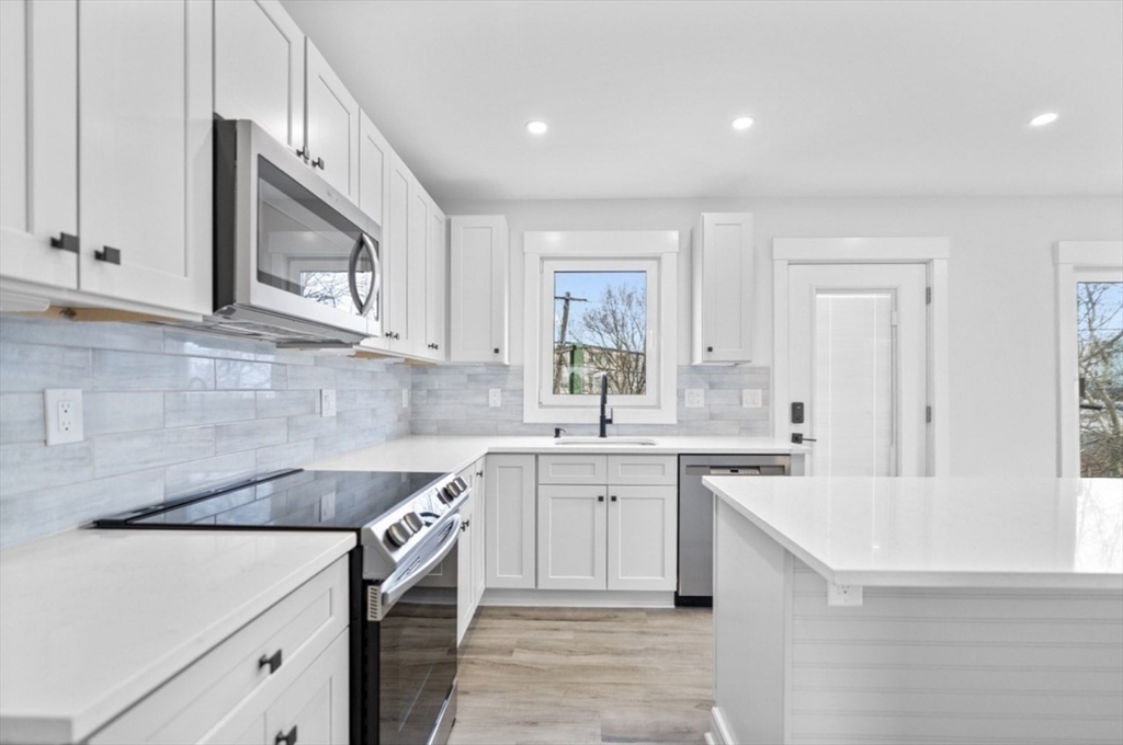 6 Garfield, Revere, Massachusetts, 4 Bedrooms Bedrooms, 7 Rooms Rooms,2 BathroomsBathrooms,Residential Lease,For Rent,Garfield,73458371