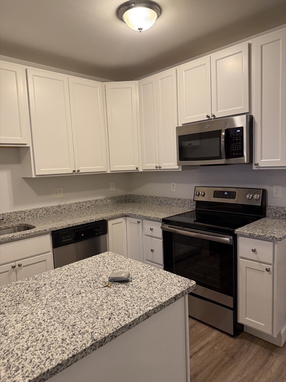 27 Water Street, Wakefield, Massachusetts, 2 Bedrooms Bedrooms, 4 Rooms Rooms,1.5 BathroomsBathrooms,Residential Lease,For Rent,Water Street,73458380