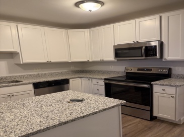 27 Water Street, Wakefield, Massachusetts, 2 Bedrooms Bedrooms, 4 Rooms Rooms,1.5 BathroomsBathrooms,Residential Lease,For Rent,Water Street,73458380