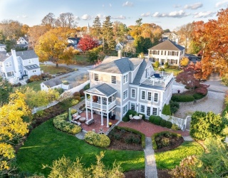 17 Winsor St, Duxbury, Massachusetts, 4 Bedrooms Bedrooms, 9 Rooms Rooms,4.5 BathroomsBathrooms,Residential,For Sale,Winsor St,73457830