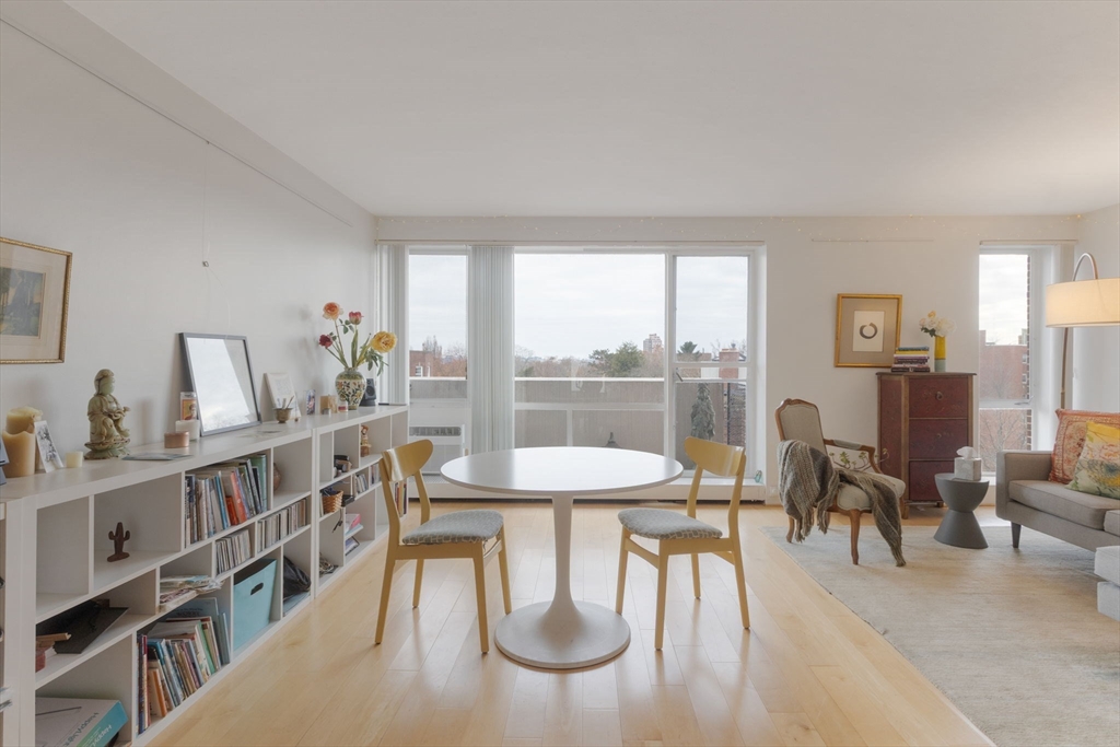 29 Concord Ave, Cambridge, Massachusetts, 2 Bedrooms Bedrooms, 4 Rooms Rooms,1 BathroomBathrooms,Residential Lease,For Rent,Concord Ave,73457990