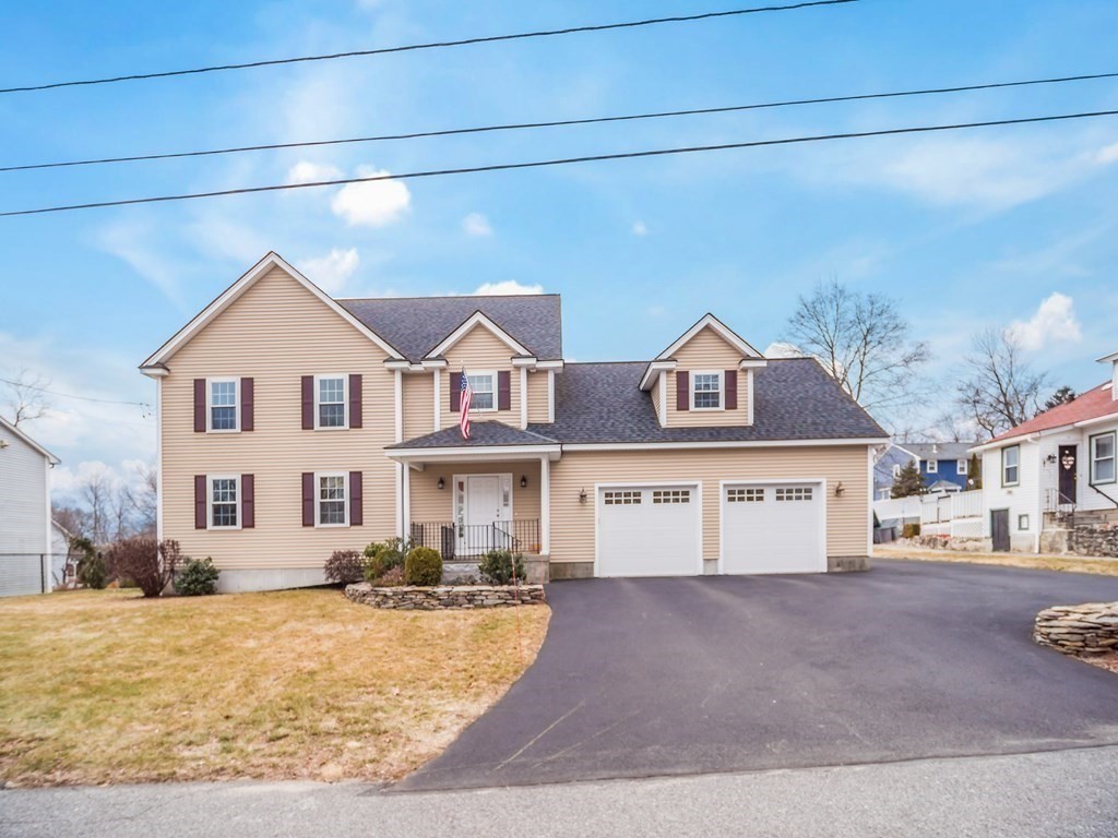 15 Spencer St, Methuen, Massachusetts, 4 Bedrooms Bedrooms, 8 Rooms Rooms,2.5 BathroomsBathrooms,Residential Lease,For Rent,Spencer St,73458391