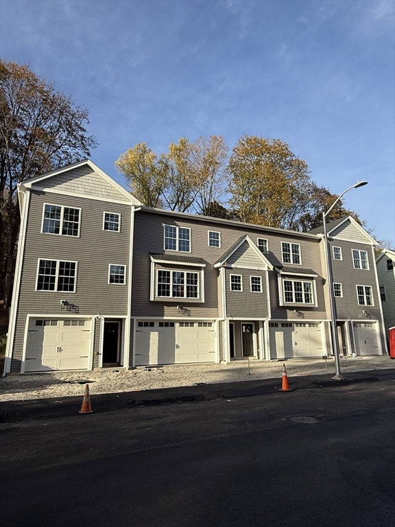 63 North St, Worcester, Massachusetts, 2 Bedrooms Bedrooms, 5 Rooms Rooms,2.5 BathroomsBathrooms,Residential,For Sale,North St,73458009