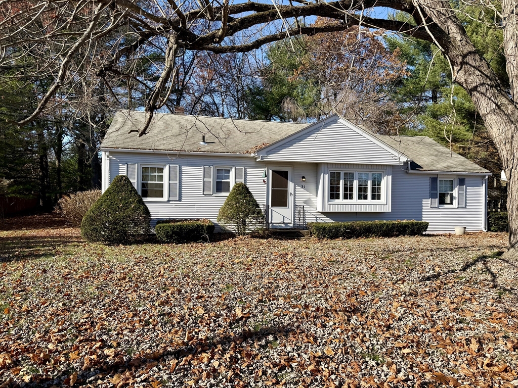 31 Pineywood Rd, Southwick, Massachusetts, 3 Bedrooms Bedrooms, 6 Rooms Rooms,1 BathroomBathrooms,Residential,For Sale,Pineywood Rd,73455002