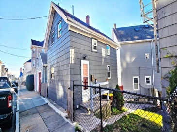 23 Pitman Street, Fall River, Massachusetts, 2 Bedrooms Bedrooms, 5 Rooms Rooms,1 BathroomBathrooms,Residential Lease,For Rent,Pitman Street,73456568