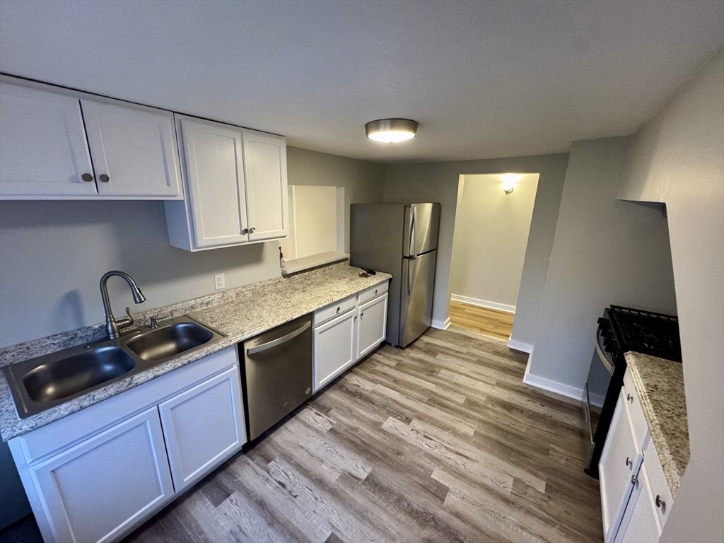 25 1/2 Porter St, Taunton, Massachusetts, 3 Bedrooms Bedrooms, 6 Rooms Rooms,1 BathroomBathrooms,Residential Lease,For Rent,Porter St,73458674