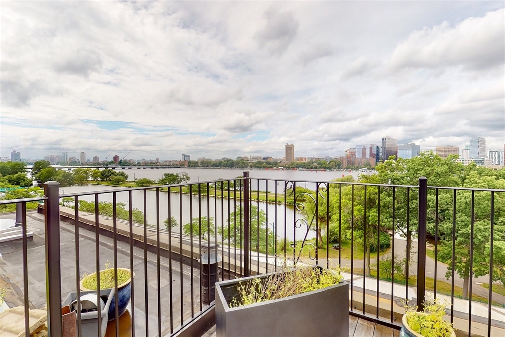 270 Beacon St, Boston, Massachusetts, 2 Bedrooms Bedrooms, 4 Rooms Rooms,2 BathroomsBathrooms,Residential Lease,For Rent,Beacon St,73458681
