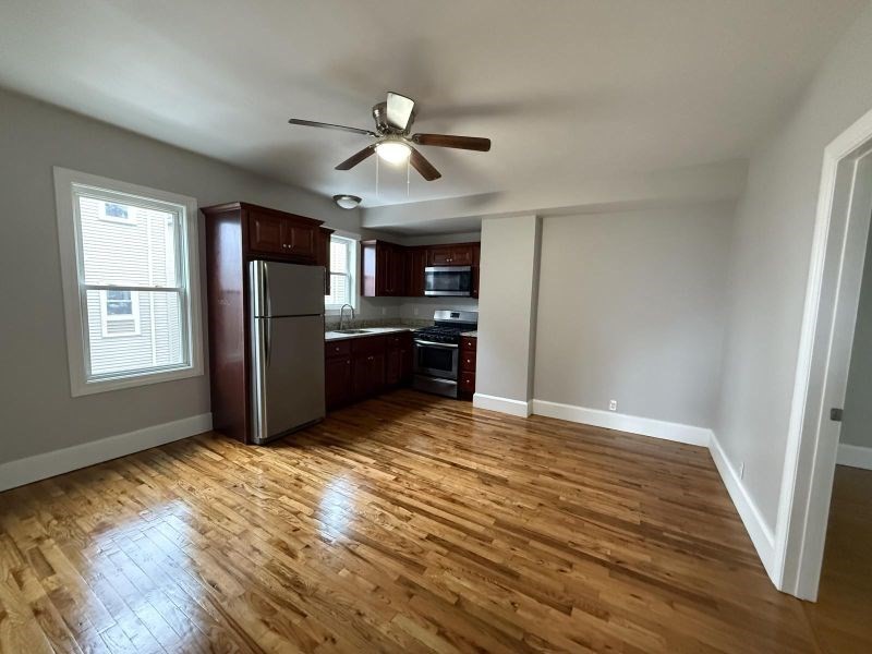1035 North Main, Fall River, Massachusetts, 2 Bedrooms Bedrooms, 4 Rooms Rooms,1 BathroomBathrooms,Residential Lease,For Rent,North Main,73458695