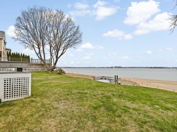 9 Regatta Rd, Weymouth, Massachusetts, 4 Bedrooms Bedrooms, 7 Rooms Rooms,2 BathroomsBathrooms,Residential,For Sale,Regatta Rd,73360482