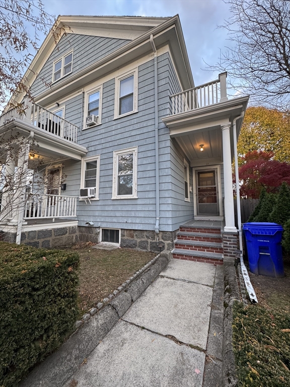 10-12 Ashcroft St, Boston, Massachusetts, 2 Bedrooms Bedrooms, 6 Rooms Rooms,1 BathroomBathrooms,Residential Lease,For Rent,Ashcroft St,73458729