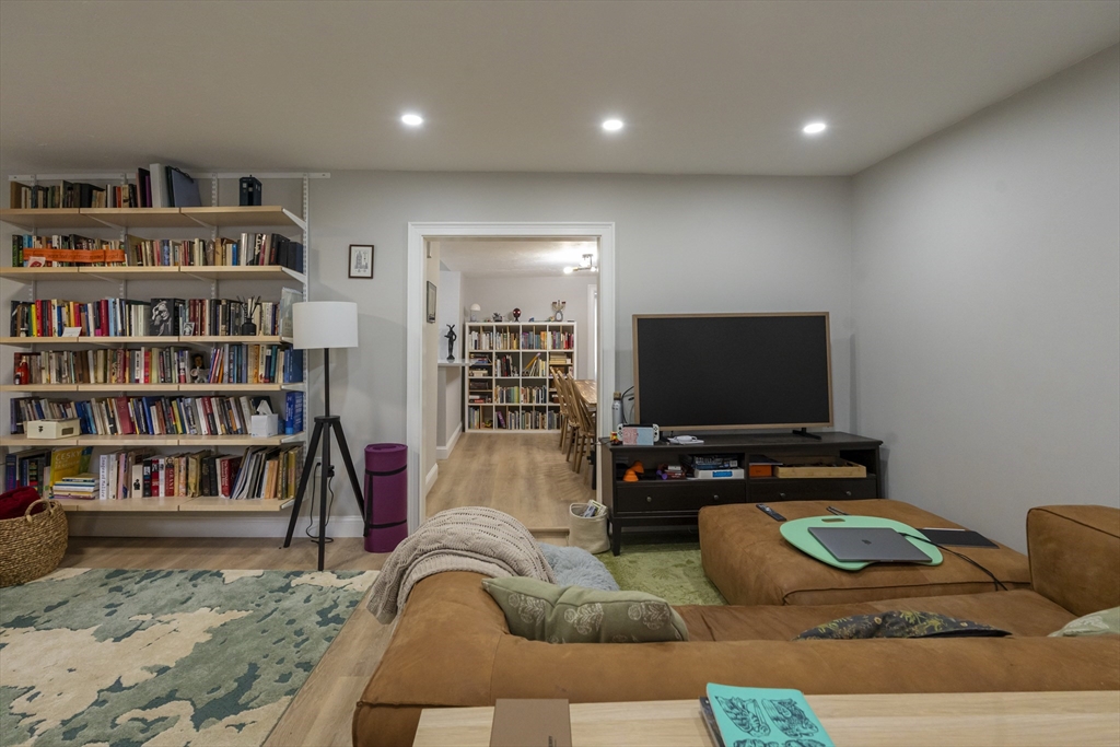 36 Sargent Ave, Somerville, Massachusetts, 3 Bedrooms Bedrooms, 6 Rooms Rooms,1.5 BathroomsBathrooms,Residential Lease,For Rent,Sargent Ave,73458770