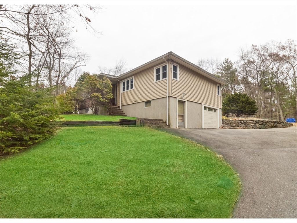 32 Rathbun Rd, Natick, Massachusetts, 3 Bedrooms Bedrooms, 7 Rooms Rooms,1 BathroomBathrooms,Residential Lease,For Rent,Rathbun Rd,73458554