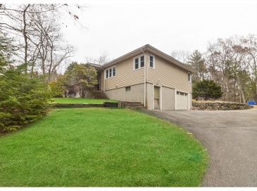 32 Rathbun Rd, Natick, Massachusetts, 3 Bedrooms Bedrooms, 7 Rooms Rooms,1 BathroomBathrooms,Residential Lease,For Rent,Rathbun Rd,73458554