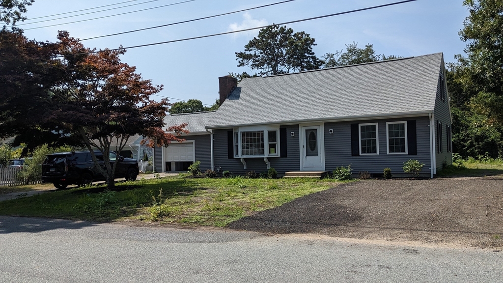11 Bob-O-Link Lane, Yarmouth, Massachusetts, 3 Bedrooms Bedrooms, 9 Rooms Rooms,2 BathroomsBathrooms,Residential Income,For Sale,Bob-O-Link Lane,73458016