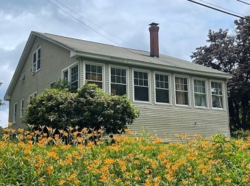 135 Henshaw St, Leicester, Massachusetts, 4 Bedrooms Bedrooms, 9 Rooms Rooms,1.5 BathroomsBathrooms,Residential,For Sale,Henshaw St,73327195