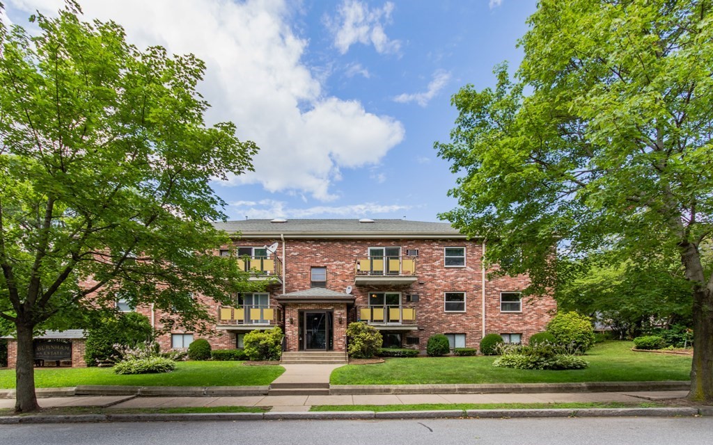 43 Burnham St, Belmont, Massachusetts, 2 Bedrooms Bedrooms, 4 Rooms Rooms,1.5 BathroomsBathrooms,Residential Lease,For Rent,Burnham St,73391156