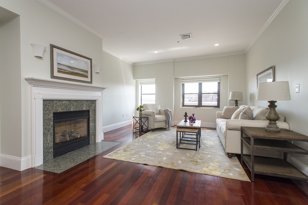 440 Commercial Street, Boston, Massachusetts, 2 Bedrooms Bedrooms, 5 Rooms Rooms,1 BathroomBathrooms,Residential Lease,For Rent,Commercial Street,73391521