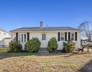 9 Charlton Street, Oxford, Massachusetts, 2 Bedrooms Bedrooms, 6 Rooms Rooms,1.5 BathroomsBathrooms,Residential Income,For Sale,Charlton Street,73458608