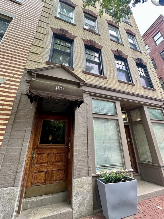 480 Shawmut Ave, Boston, Massachusetts, 3 Bedrooms Bedrooms, 5 Rooms Rooms,1 BathroomBathrooms,Residential Lease,For Rent,Shawmut Ave,73401820