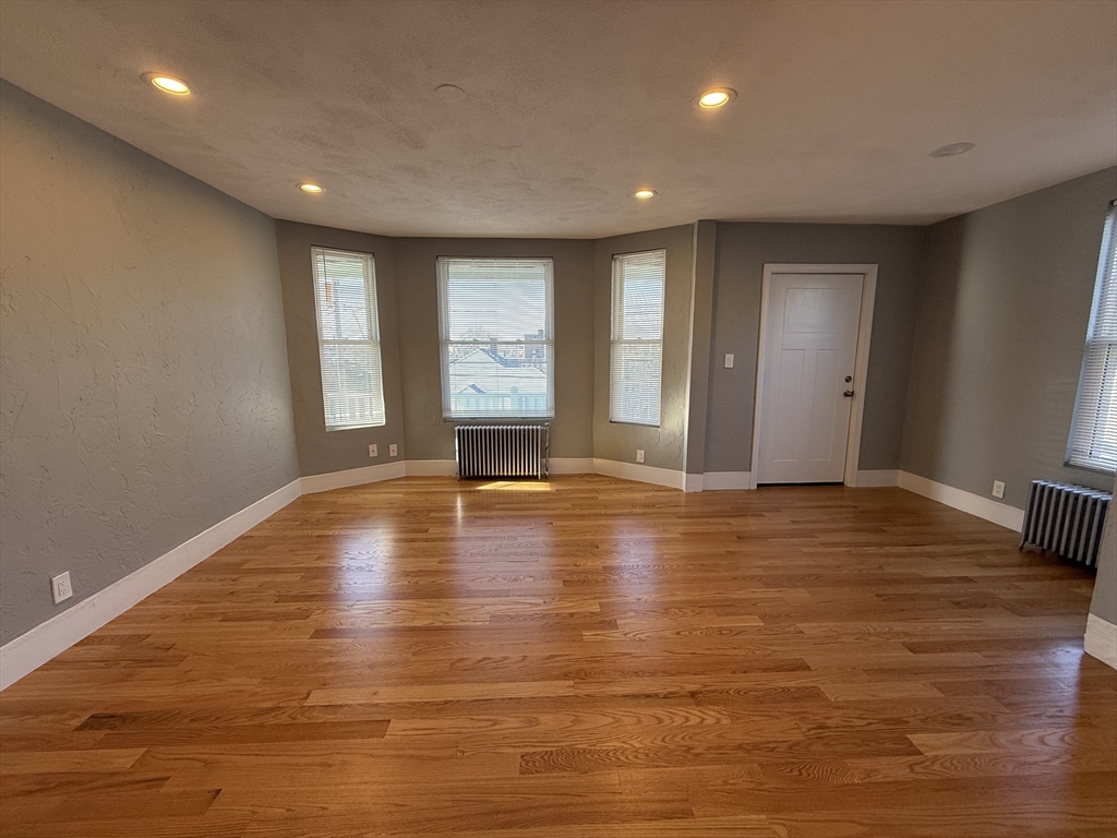 95 Hermon St, Winthrop, Massachusetts, 3 Bedrooms Bedrooms, 5 Rooms Rooms,1 BathroomBathrooms,Residential Lease,For Rent,Hermon St,73451078