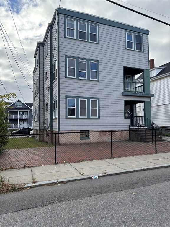 61 Waverly Street, Boston, Massachusetts, 3 Bedrooms Bedrooms, 6 Rooms Rooms,1 BathroomBathrooms,Residential Lease,For Rent,Waverly Street,73458800