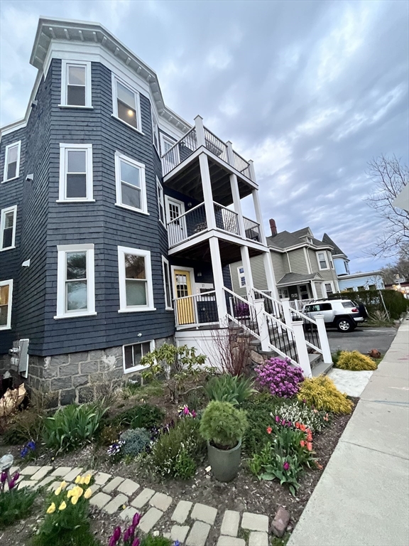 27 Armandine St, Boston, Massachusetts, 2 Bedrooms Bedrooms, 4 Rooms Rooms,2 BathroomsBathrooms,Residential Lease,For Rent,Armandine St,73457343