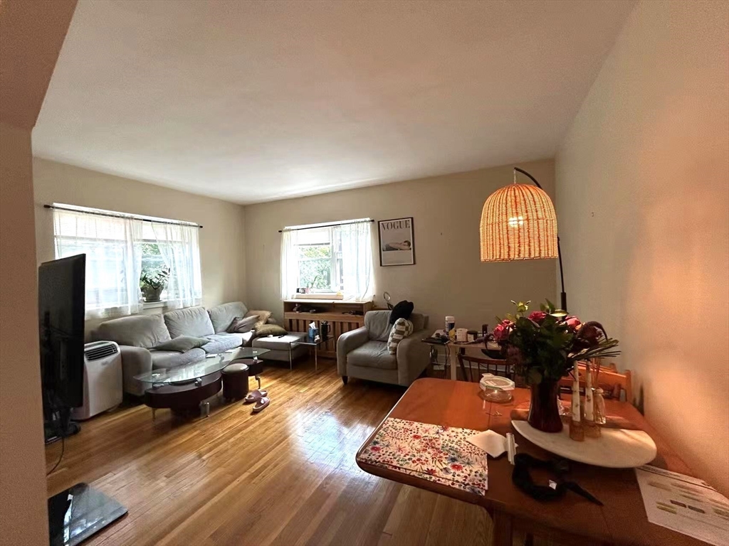 1834 Beacon, Brookline, Massachusetts, 2 Bedrooms Bedrooms, 4 Rooms Rooms,1 BathroomBathrooms,Residential Lease,For Rent,Beacon,73412748