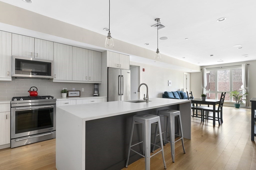 488 Dorchester Avenue, Boston, Massachusetts, 2 Bedrooms Bedrooms, 5 Rooms Rooms,2 BathroomsBathrooms,Residential Lease,For Rent,Dorchester Avenue,73400106