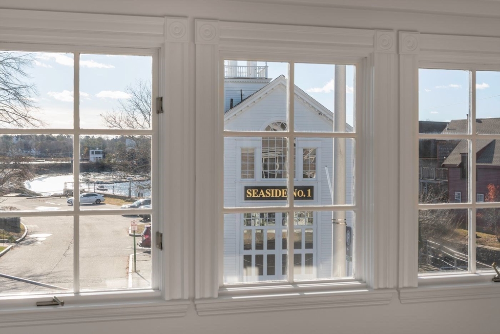 21 Central, Manchester, Massachusetts, 2 Bedrooms Bedrooms, 5 Rooms Rooms,2 BathroomsBathrooms,Residential Lease,For Rent,Central,73458964