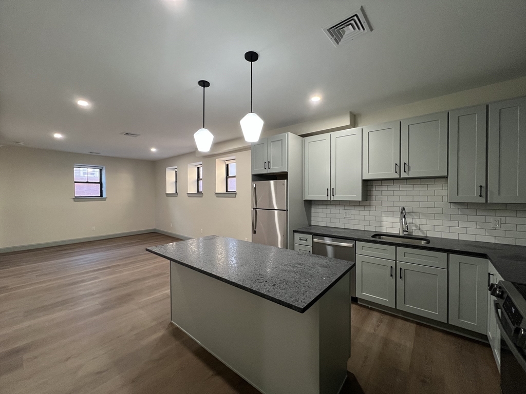 160 Seabury St, Fall River, Massachusetts, 2 Bedrooms Bedrooms, 5 Rooms Rooms,1 BathroomBathrooms,Residential Lease,For Rent,Seabury St,73458786