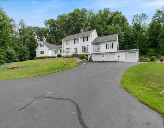 387 Main St., Salem, New Hampshire, 1 Bedroom Bedrooms, 4 Rooms Rooms,1 BathroomBathrooms,Residential Lease,For Rent,Main St.,73402726