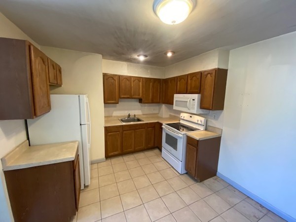 17 Winter Street, Boston, Massachusetts, 2 Bedrooms Bedrooms, 4 Rooms Rooms,1 BathroomBathrooms,Residential Lease,For Rent,Winter Street,73453659