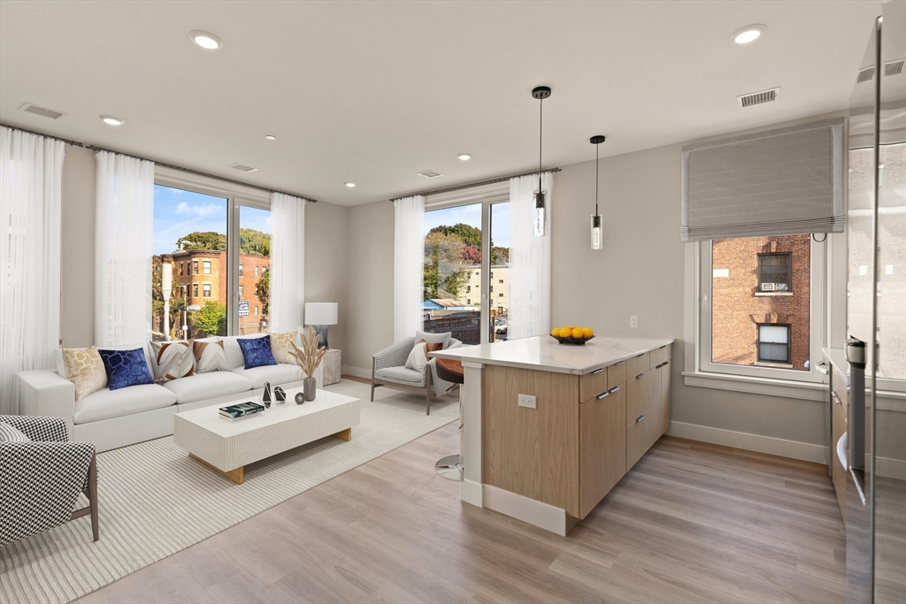 211 Green St, Boston, Massachusetts, 1 Bedroom Bedrooms, 4 Rooms Rooms,1 BathroomBathrooms,Residential Lease,For Rent,Green St,73379336