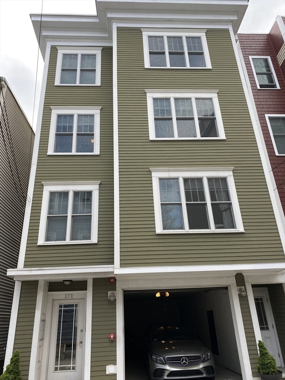 171 Bowen St, Boston, Massachusetts, 2 Bedrooms Bedrooms, 4 Rooms Rooms,2 BathroomsBathrooms,Residential Lease,For Rent,Bowen St,73408840
