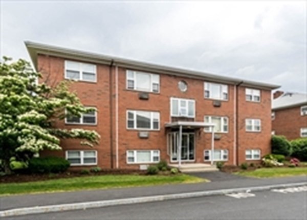 32 Whitman Rd, Waltham, Massachusetts, 2 Bedrooms Bedrooms, 4 Rooms Rooms,1 BathroomBathrooms,Residential Lease,For Rent,Whitman Rd,73459042