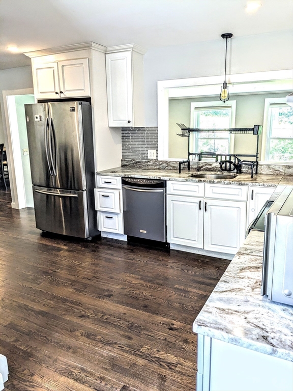 154 Main St, Douglas, Massachusetts, 3 Bedrooms Bedrooms, 6 Rooms Rooms,1 BathroomBathrooms,Residential Lease,For Rent,Main St,73408458