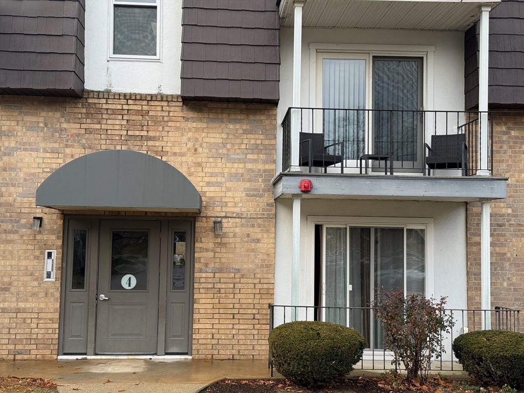 4 Shadowbrook Ln, Milford, Massachusetts, 2 Bedrooms Bedrooms, 5 Rooms Rooms,1.5 BathroomsBathrooms,Residential Lease,For Rent,Shadowbrook Ln,73456656