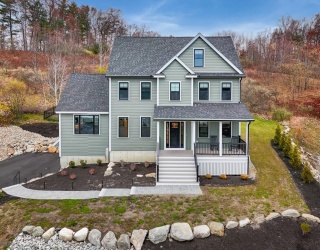 122 Seven Sister Rd, Haverhill, Massachusetts, 4 Bedrooms Bedrooms, 10 Rooms Rooms,3.5 BathroomsBathrooms,Residential,For Sale,Seven Sister Rd,73459106