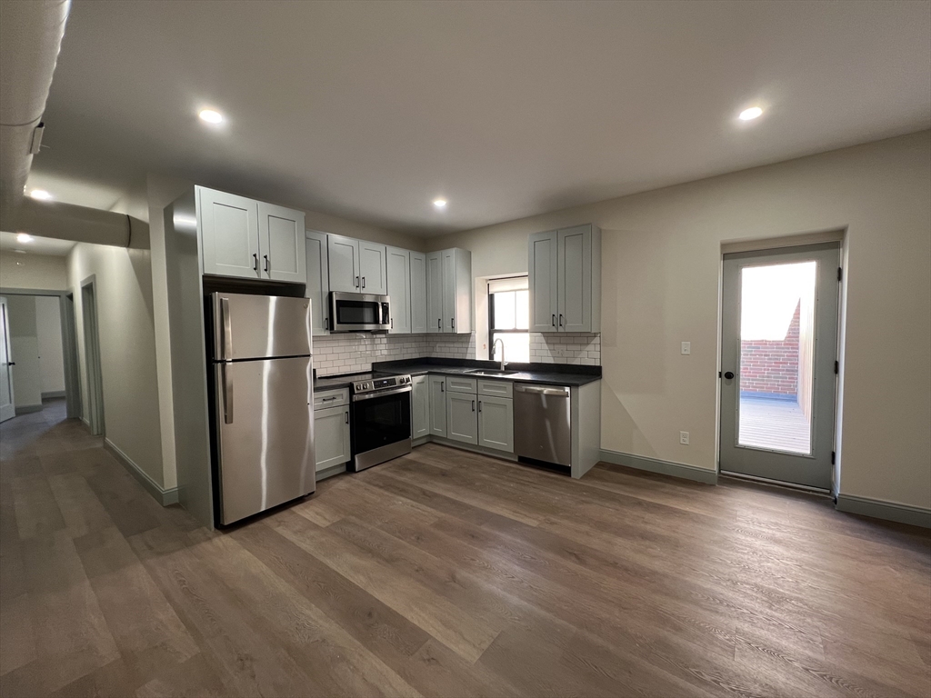 160 Seabury St, Fall River, Massachusetts, 2 Bedrooms Bedrooms, 5 Rooms Rooms,1 BathroomBathrooms,Residential Lease,For Rent,Seabury St,73459114