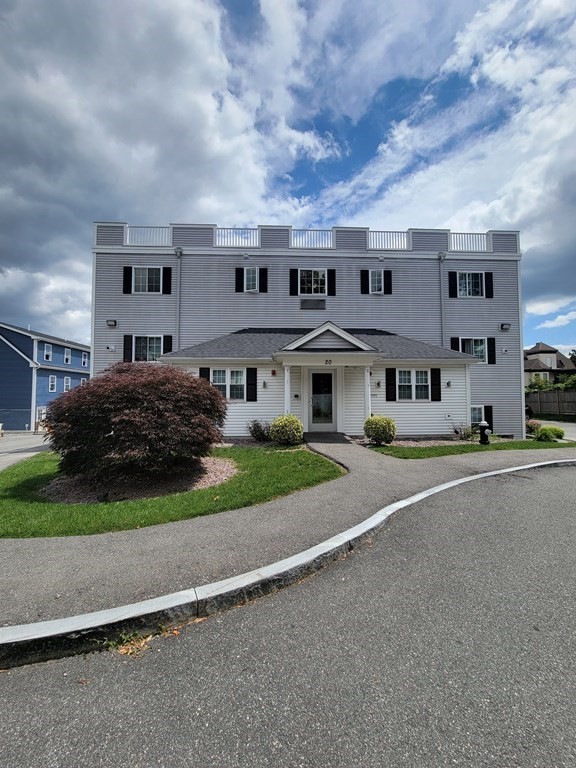 20 West Rosseter St, Brockton, Massachusetts, 1 Bedroom Bedrooms, 3 Rooms Rooms,1 BathroomBathrooms,Residential Lease,For Rent,West Rosseter St,73413233