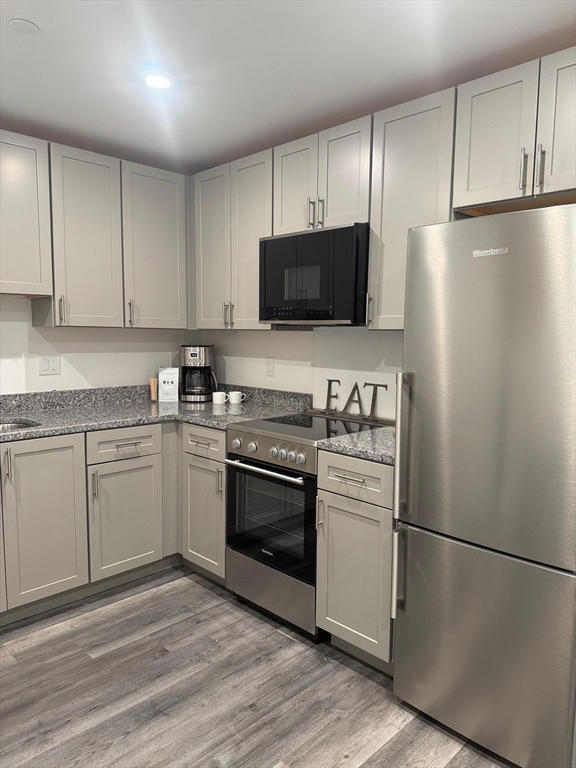 585 Essex St, Lynn, Massachusetts, 1 Room Rooms,1 BathroomBathrooms,Residential Lease,For Rent,Essex St,73454580