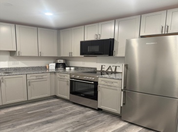 585 Essex St, Lynn, Massachusetts, 1 Room Rooms,1 BathroomBathrooms,Residential Lease,For Rent,Essex St,73454580