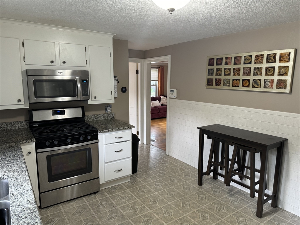 49A Plainfield Ave, Shrewsbury, Massachusetts, 3 Bedrooms Bedrooms, 5 Rooms Rooms,1 BathroomBathrooms,Residential Lease,For Rent,Plainfield Ave,73459083